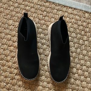 Super comfortable pair of espadrilles… Perfect for any season